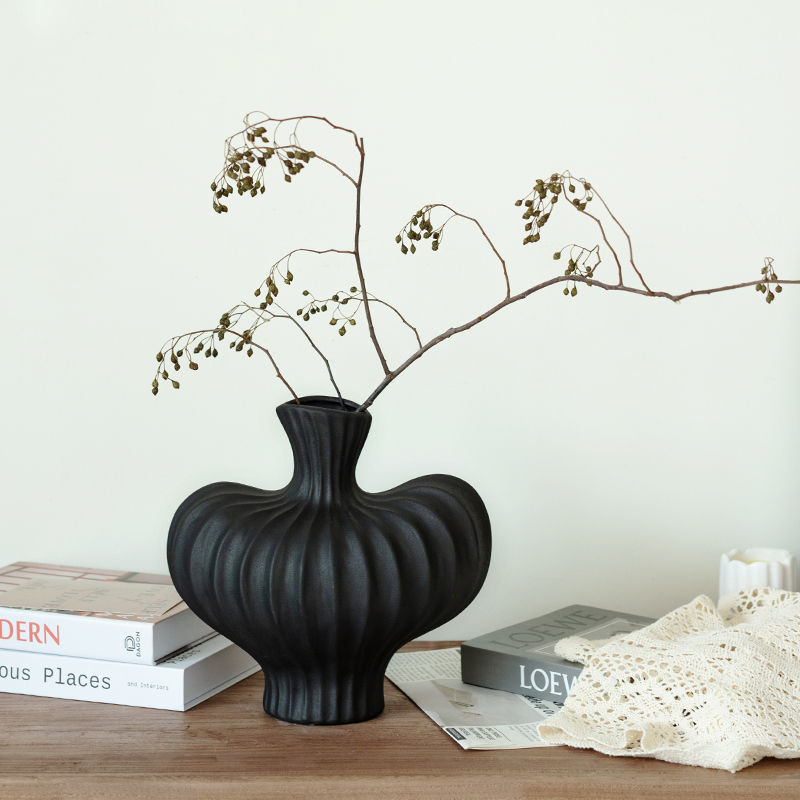 轻奢高级感复古陶瓷花瓶侘寂风客厅黑色艺术小众插花干花软装摆件