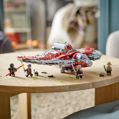 阿索卡·塔诺的T-6绝地穿梭机