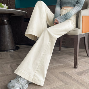 白色阔腿微喇牛仔裤女2026冬季加绒超火弹力港风拖地马蹄喇叭裤子