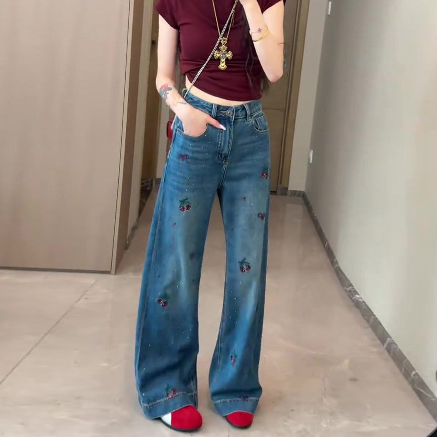 巨好看的复古蓝刺绣阔腿牛仔裤女2026秋季新款高腰显瘦垂感直筒裤,女装/女士精品,牛仔裤,淘宝优惠券,粉丝福利购,淘宝优惠卷