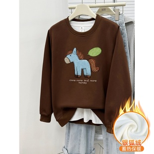 上衣 秋冬正肩2026新款 棕色小马印花圆领卫衣女装 微胖mm宽松大码