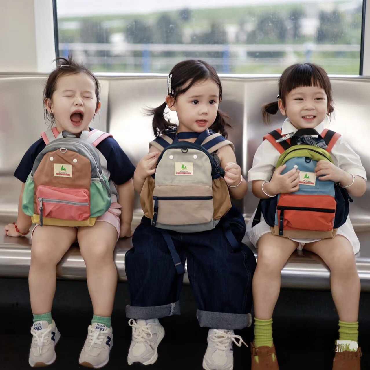 日本shukiku儿童书包幼儿园小学生外出旅游女孩轻便双肩包防水刮