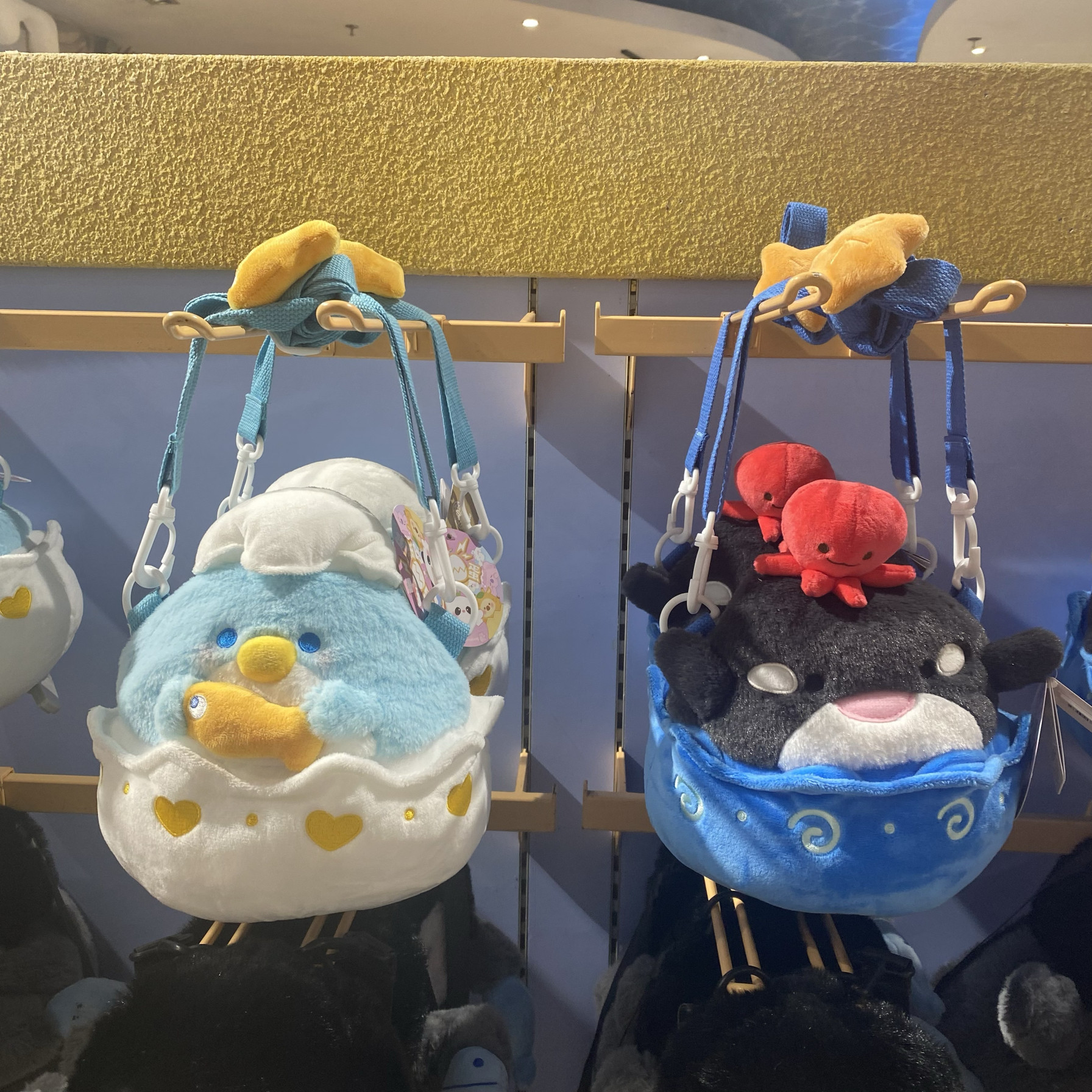 珠海长隆海洋王国纪念品企鹅虎鲸蛋壳斜挎包毛绒儿童背包小挎包