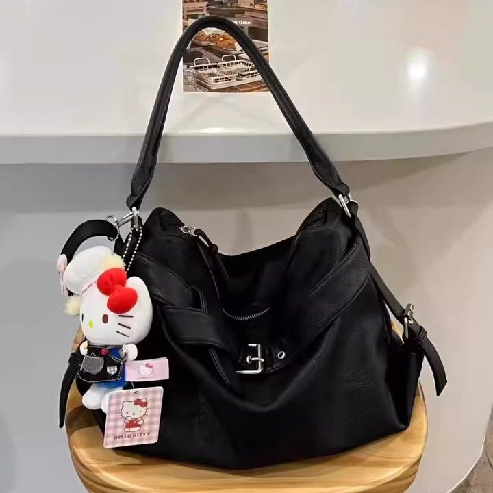 2025秋冬新款复古皮带设计机车包时尚高级感百搭大容量通勤单肩包