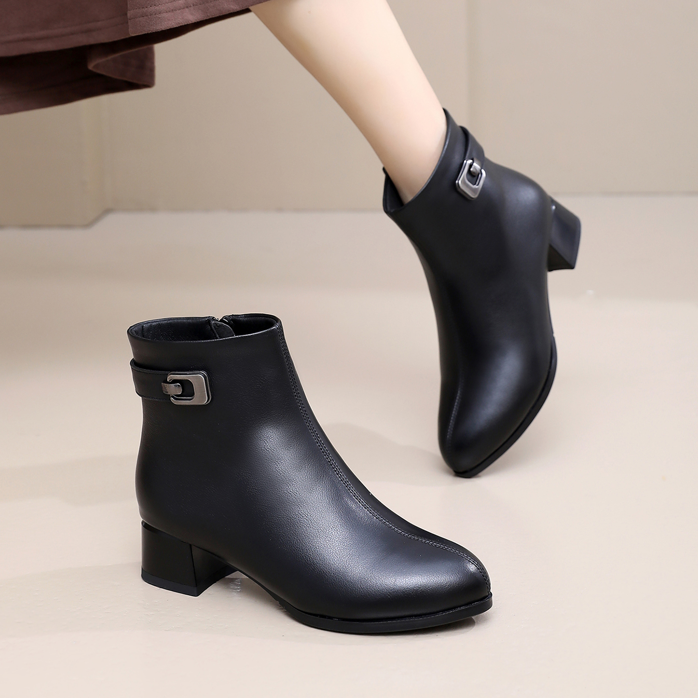 头层牛皮粗跟软底尖头时尚瘦瘦靴