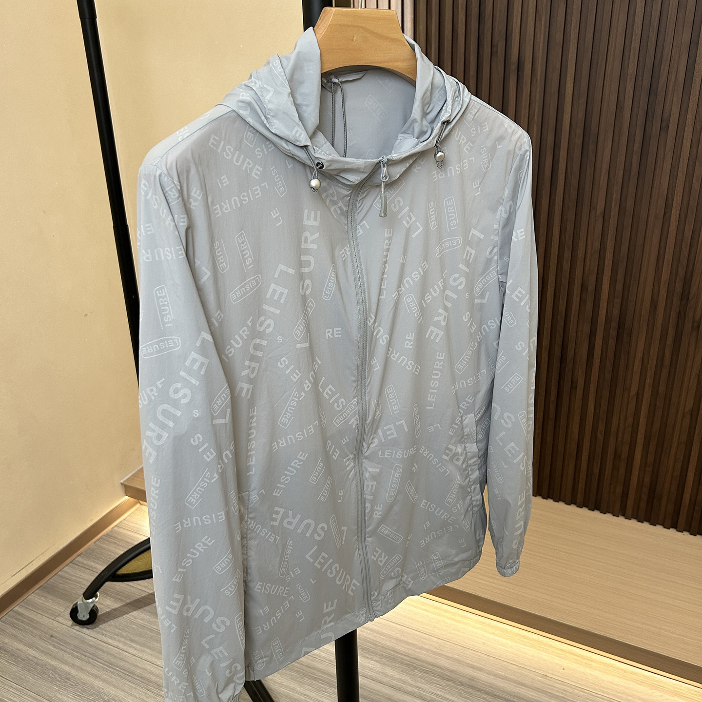 夏季男士超轻薄连帽防晒衣可收纳图片