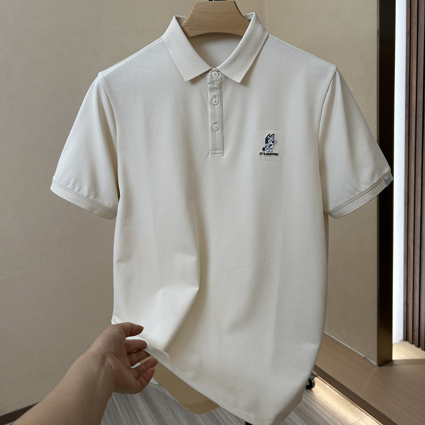 【H】卡通联名+萌趣刺绣 米杏色休闲夏季男士短袖polo衫品牌撤柜