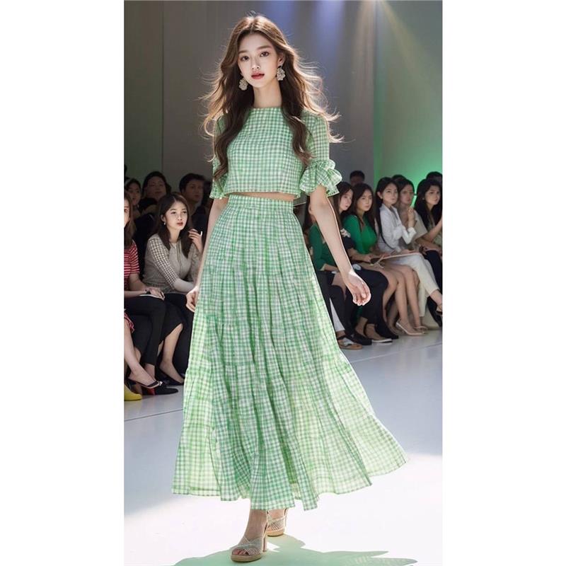 夏装搭配一整套女装2024薄荷曼波穿搭绿色格纹上衣裙子两件套装裙