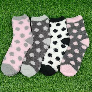 珊瑚绒袜子女中筒加厚保暖冬季毛绒绒柔软月子袜居家室内圆点女袜