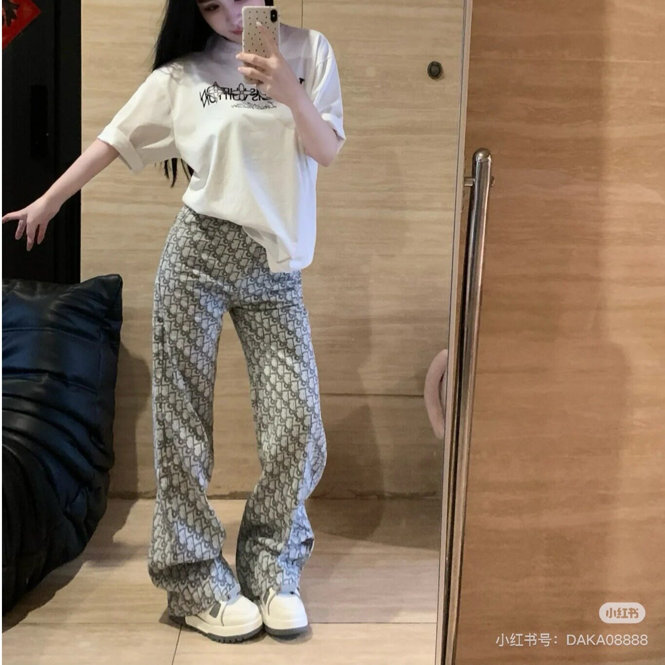 灰色字母窄版牛仔高腰显瘦阔腿裤