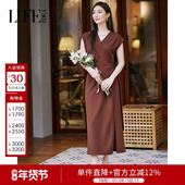 连衣裙女装 莱芙艾迪儿时尚 收腰显瘦V领无袖 气质优雅通勤连衣裙