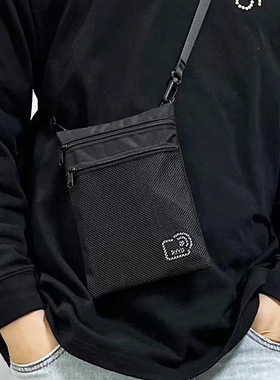 新款RFID证件袋出国挂脖包防盗刷护照包多功能机票夹便携斜挎包