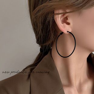 高级简约气质夸张圆圈耳环新款2023年黑色韩国大耳圈女潮圆脸耳饰
