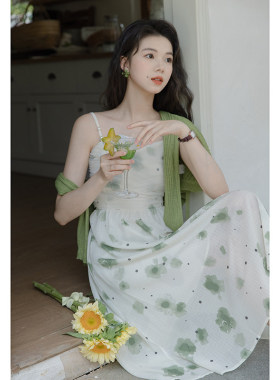 专柜法式绿色碎花吊带连衣裙女夏新款温柔甜美小清新收腰显瘦裙子