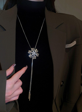 圣诞节镶钻雪花珍珠项链女轻奢高级感百搭毛衣链简约配饰挂件气质