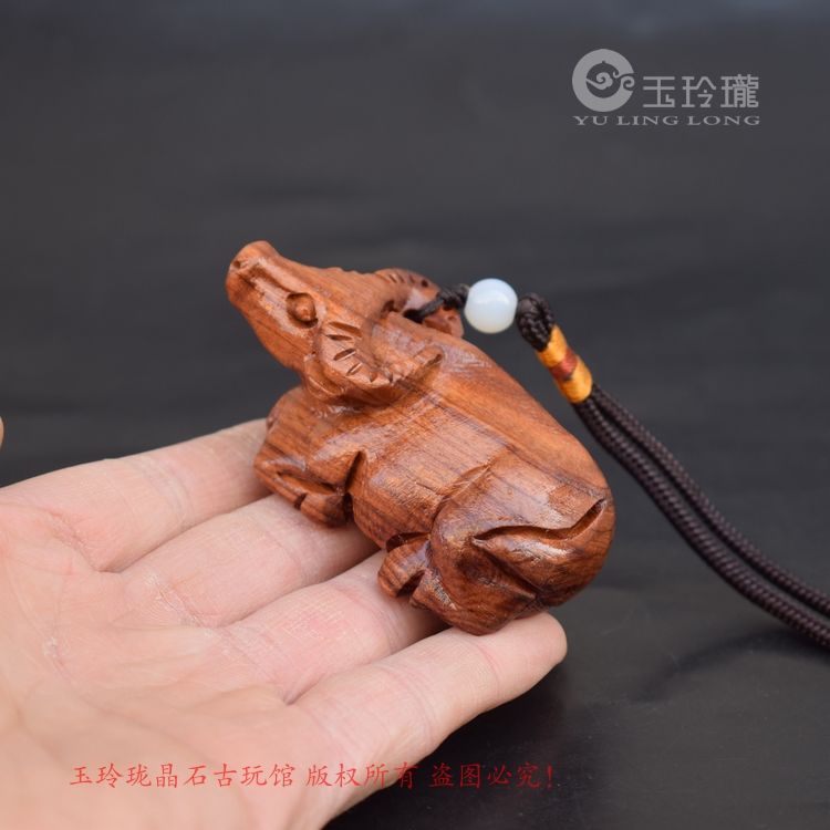 木雕卧牛小挂件花梨木雕刻生肖牛小摆件实木老牛手把件文玩木雕件