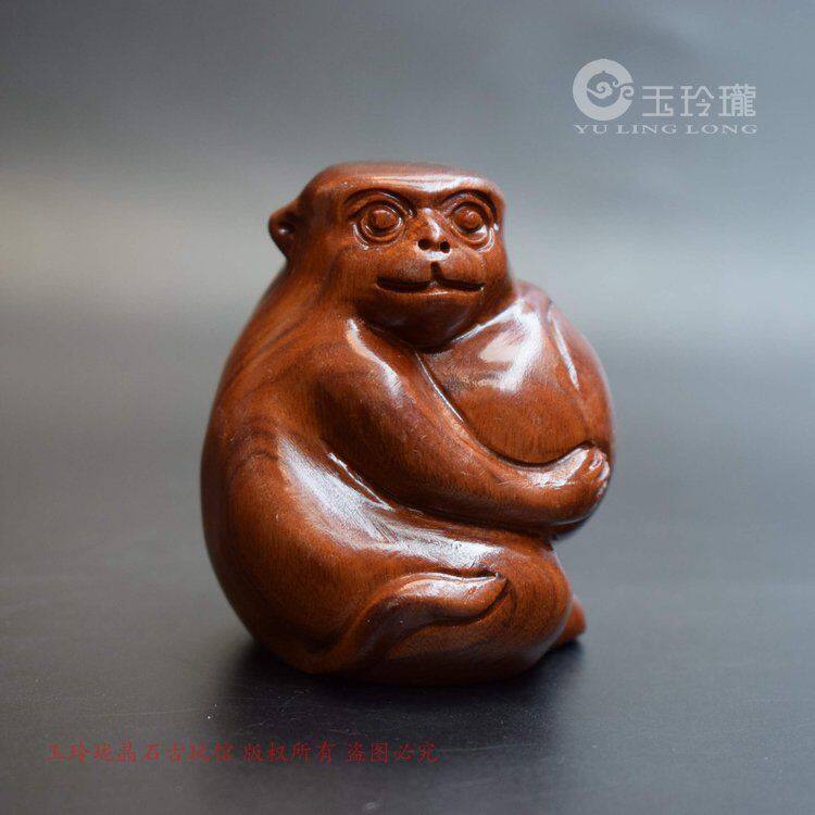 木雕猴子手把件挂件大叶黄花梨雕生肖猴子寿桃木把件木雕挂件木猴