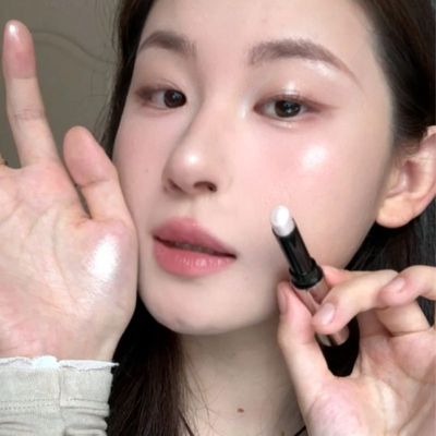 果冻高光爆闪眼部提亮高光棒卧蚕笔修容卧蚕眼影珠光新手自然脱妆