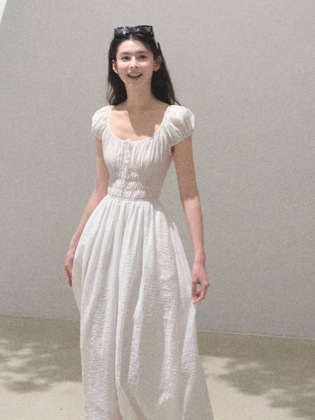 Woman wearing a white short-sleeve maxi dress