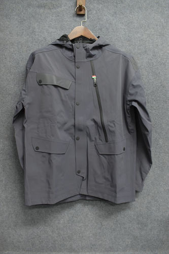 男子兰博基尼联名梭织连帽防水