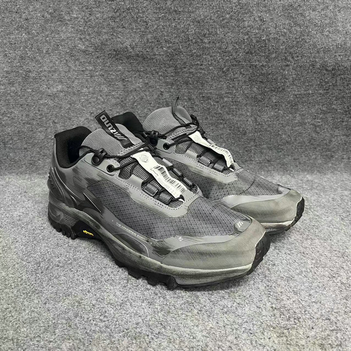 男流浪地球漫画联名款休闲鞋