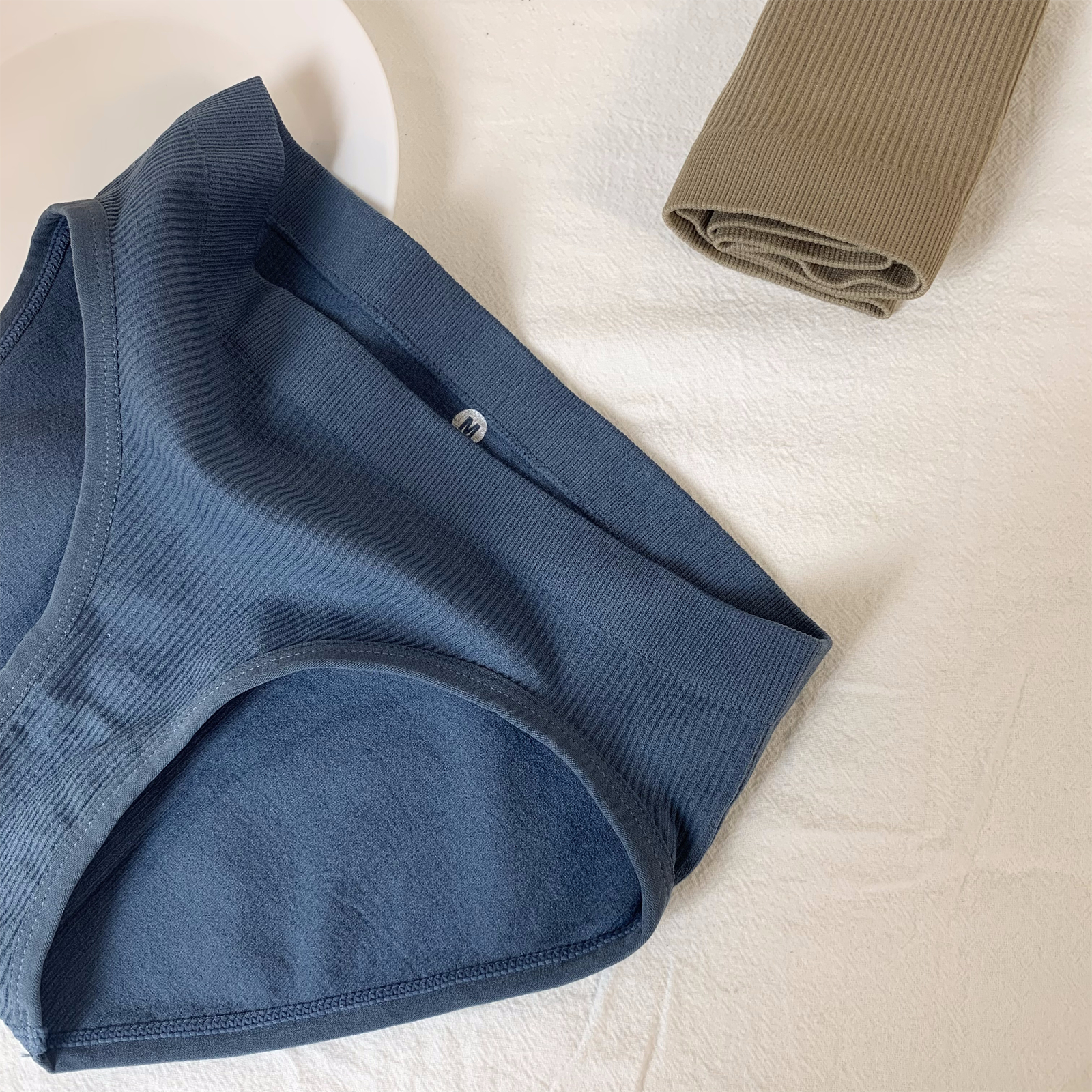 纯色简约风螺纹坑条学生三角裤