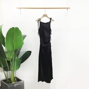 VANE韦恩时尚设计感开叉系带连衣裙2025夏装新款韩系显瘦吊带裙潮