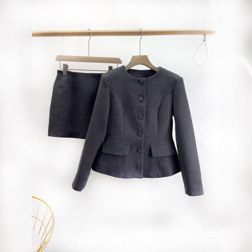 VANE显瘦高腰短裙两件套