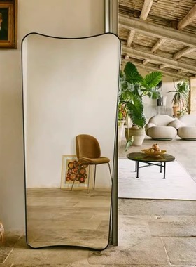 丹麦GUBI F.A. 33 Wall Mirror系列 墙壁装饰镜 穿衣镜 北欧风格