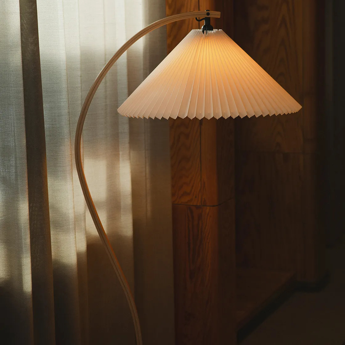 进口GUBI简约现代书房落地灯