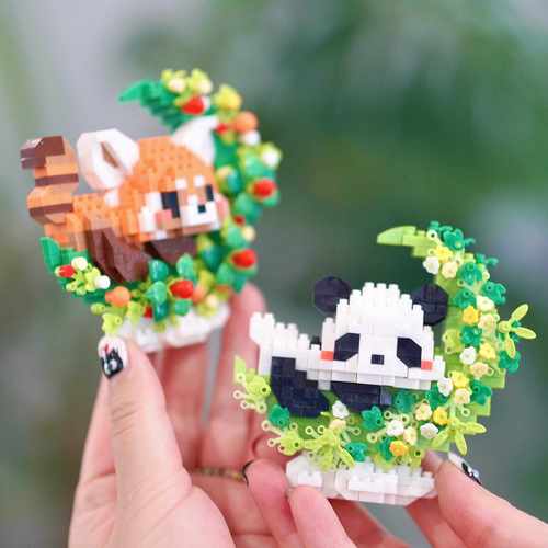 新款草莓卡通熊积木玩具