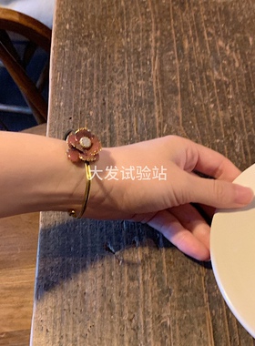 大发试验站 做旧金属立体花朵手镯乖巧少女早秋款复古甜酷手链ins