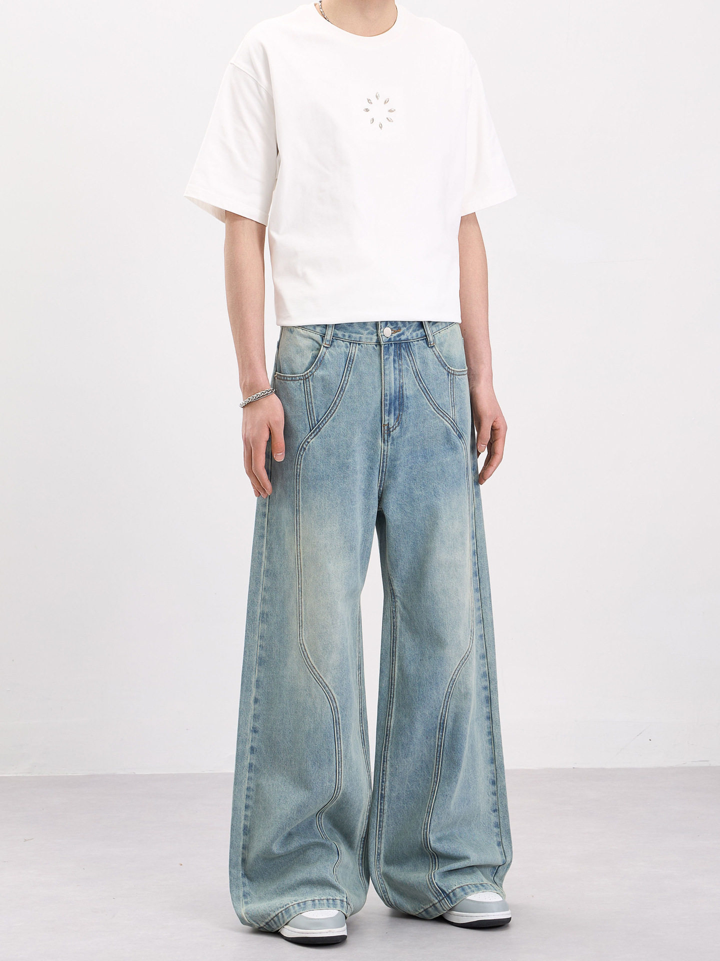 浅色阔腿牛仔裤男中腰宽松显瘦拖地弯刀裤抗皱潮流青少年直筒微喇