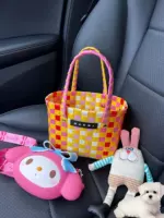 Светло-желтый