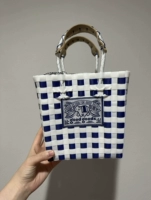 Светло-фиолетовый