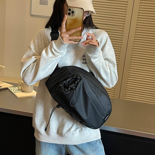 胸包男款斜挎包2026新款休闲通勤便携腰包女单肩包机能风运动潮牌