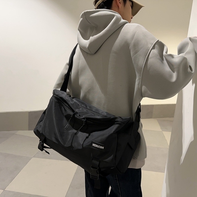 短途旅行包男款大容量轻便通勤斜挎包男潮牌出差旅游运动健身包女