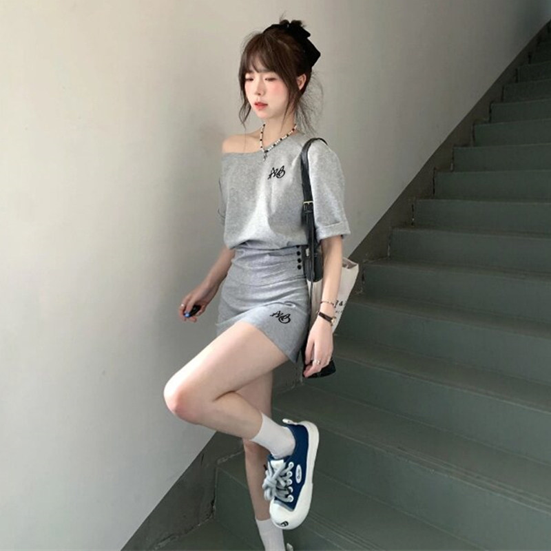 韩系设计感短裙时尚休闲套装女夏季显瘦甜辣风斜肩短袖运动两件套