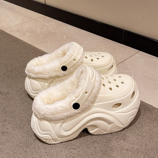 加绒厚底高跟洞洞鞋女外穿新款冬季防滑增高可拆卸棉拖鞋女士冬天