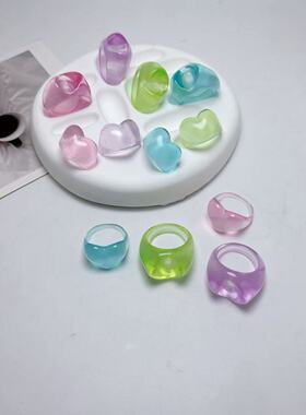 2026年马卡龙色爱心戒指女多彩透明树脂鱼嘴小众卡通设计感配饰女