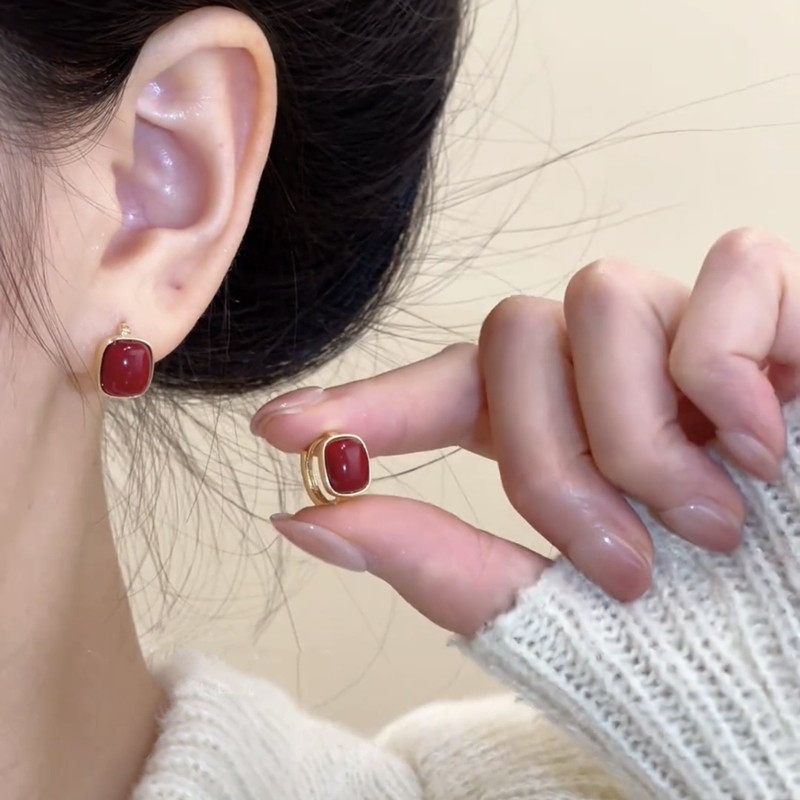 法式复古红色珍珠方形耳扣女小众设计高级感耳环时尚精致百搭耳饰