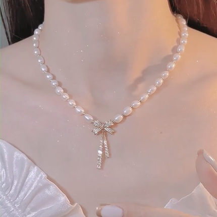气质百搭珍珠项链女2026年新款潮小众设计感蝴蝶结锁骨链轻奢颈链