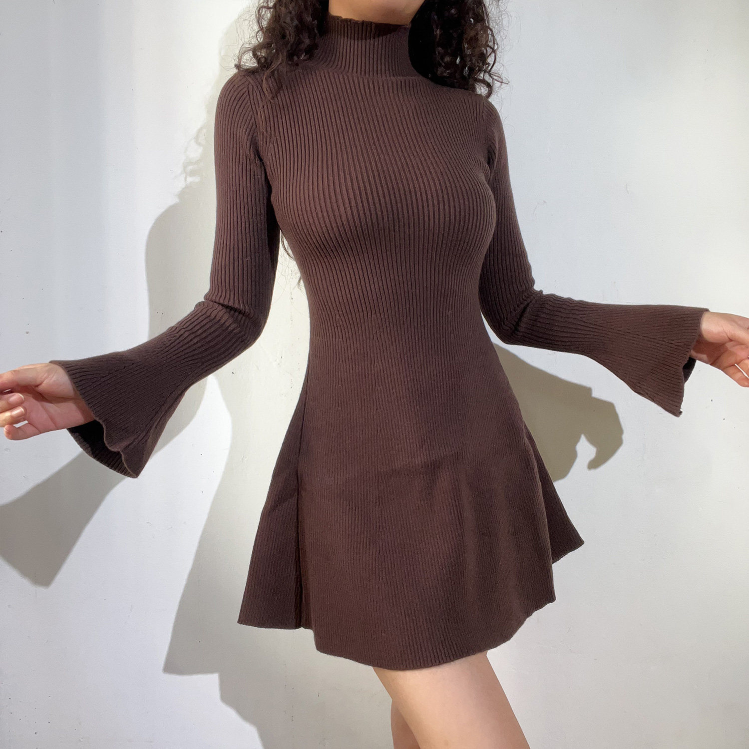 BERAN法式复古半高立领纯色修身收腰显瘦A字针织喇叭长袖连衣裙女