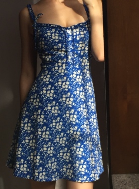 BERAN独家定制木耳花边少女感肩部系带蝴蝶结收腰显瘦碎花连衣裙