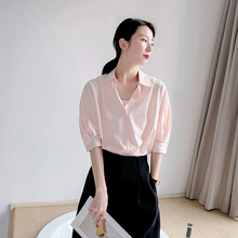 半袖粉色衬衫女高级感2025新款夏设计感小众宽松通勤抗皱中袖上衣