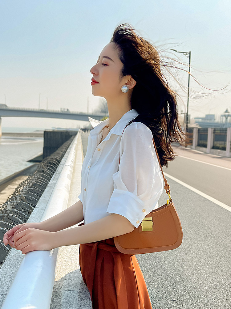 白色泡泡袖衬衫女设计感小众夏短袖法式高级感通勤气质雪纺上衣