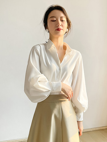 白色衬衫设计感高级泡泡袖