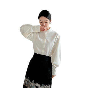 法式白色立领磨毛衬衫女高端秋冬灯芯绒灯笼袖马面裙搭配的上衣