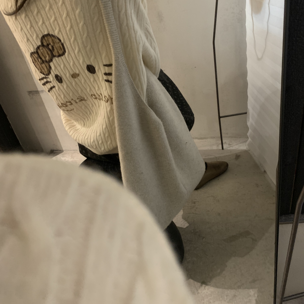 童心冬上新卡通猫咪刺绣圆领毛衣(含100绵羊毛)016-77827