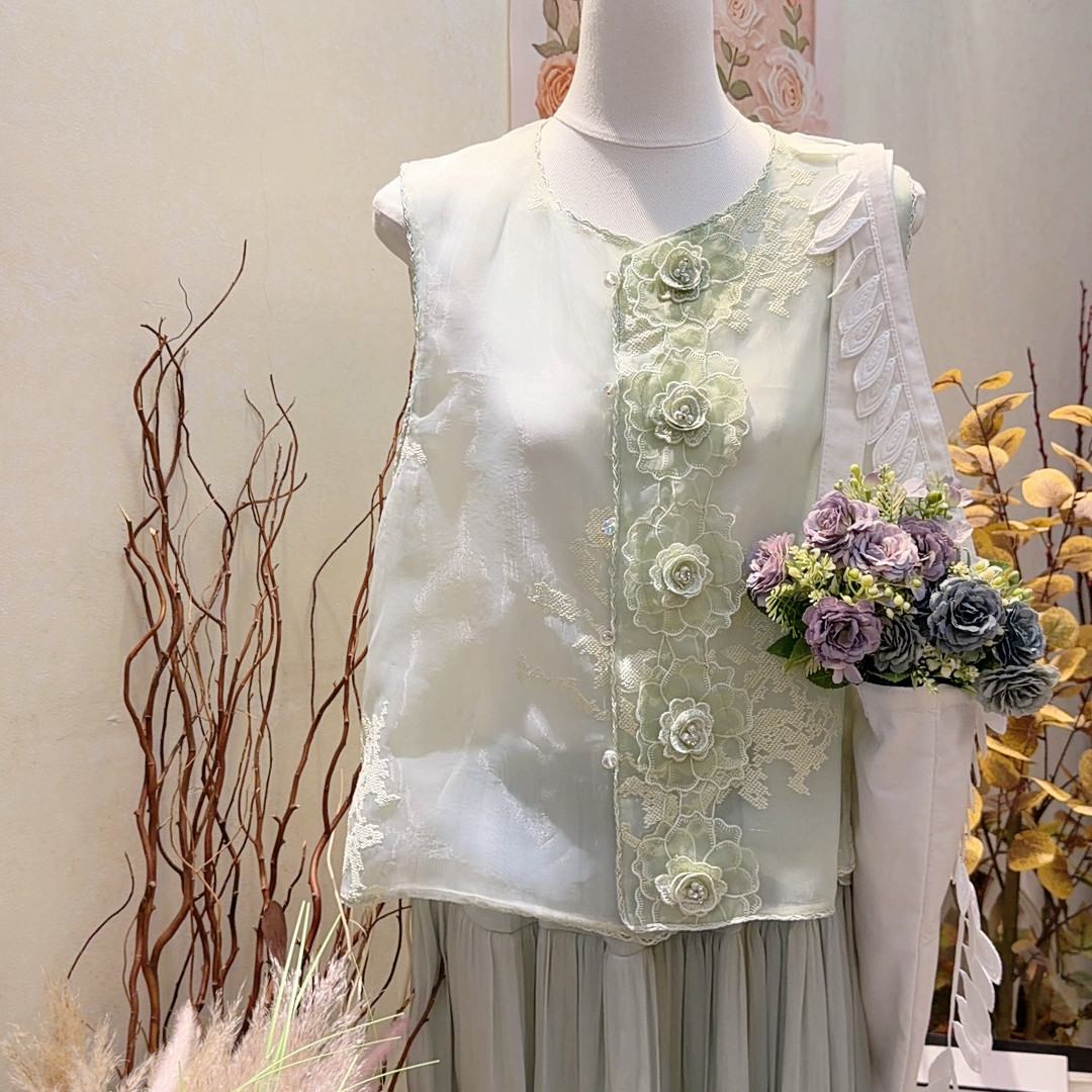 童心26夏上新新中式温柔优雅精致花朵刺绣马甲(不含链条+包包)南